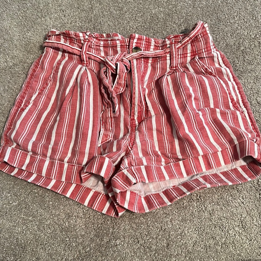 American Eagle 0 red and white shorts